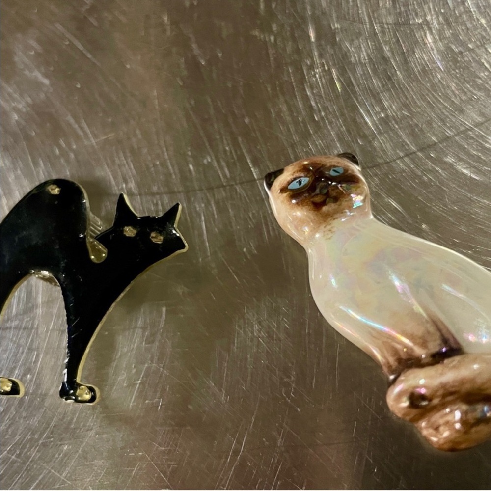 Vintage Avon Cat Brooch Set | Iridescent Siamese & Black Enamel Cat Pins - Picture 2 of 7